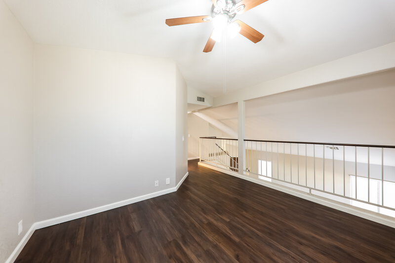 1,975/Mo, 11020 N 59th Dr Glendale, AZ 85304 Loft View