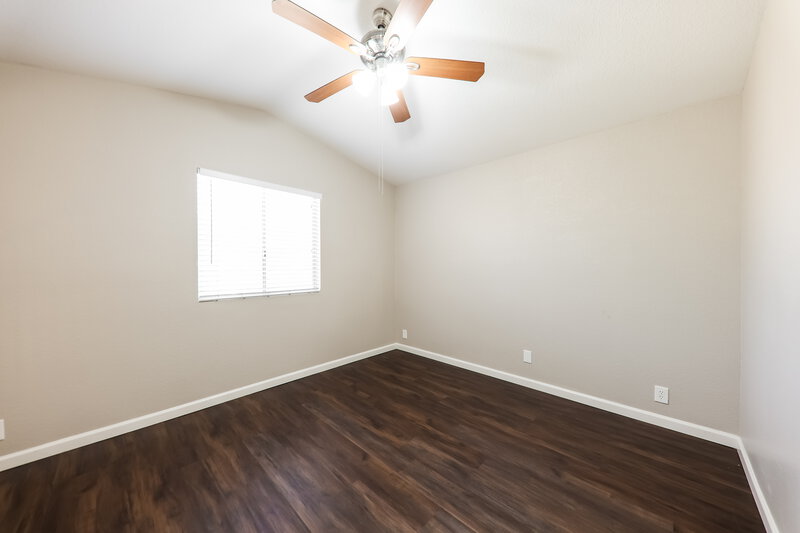 1,975/Mo, 11020 N 59th Dr Glendale, AZ 85304 Bedroom View