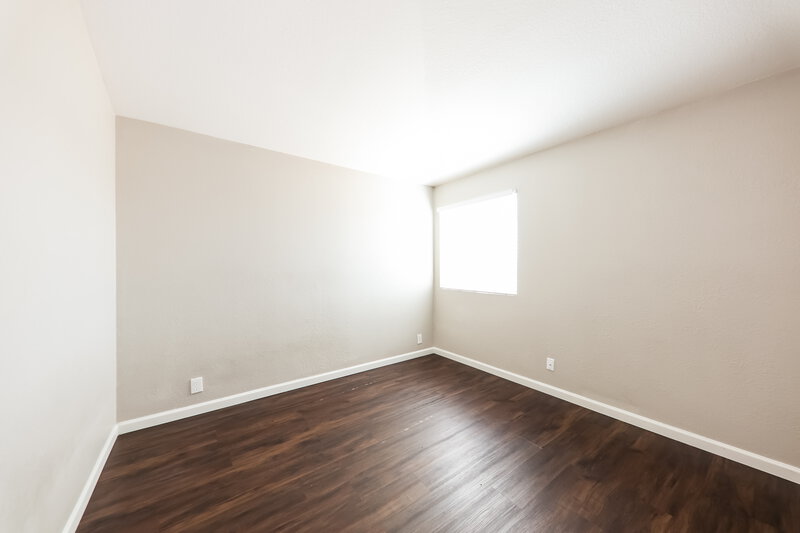1,975/Mo, 11020 N 59th Dr Glendale, AZ 85304 Bedroom View 2