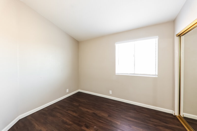 1,975/Mo, 11020 N 59th Dr Glendale, AZ 85304 Bedroom View 3
