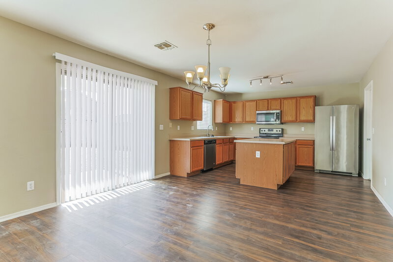1,965/Mo, 451 E Christopher St San Tan Valley, AZ 85140 Dining Room View 2