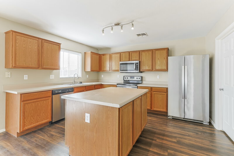 1,965/Mo, 451 E Christopher St San Tan Valley, AZ 85140 Kitchen View