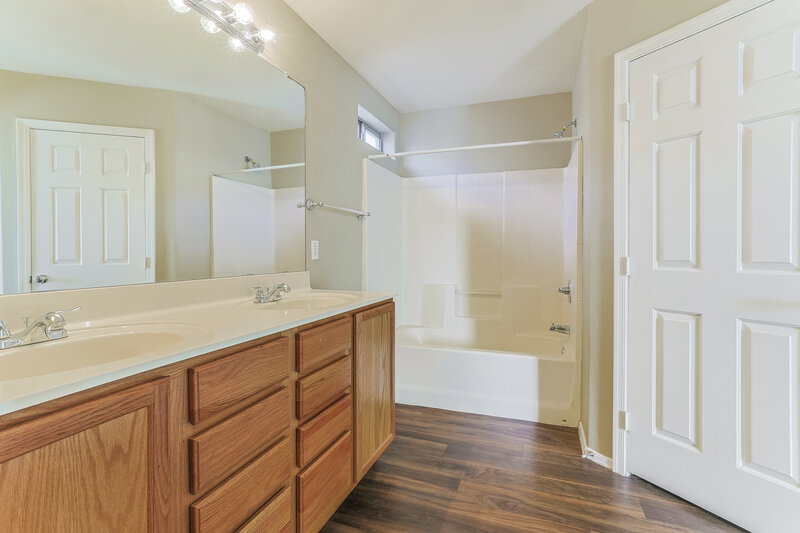 1,965/Mo, 451 E Christopher St San Tan Valley, AZ 85140 Main Bathroom View