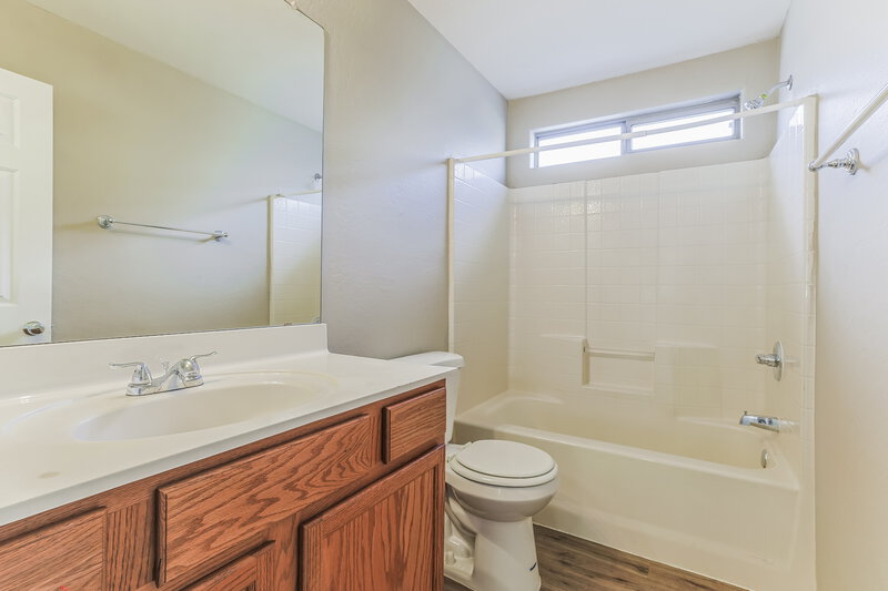 1,965/Mo, 451 E Christopher St San Tan Valley, AZ 85140 Main Bathroom View 2