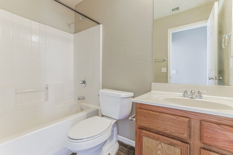 1,965/Mo, 451 E Christopher St San Tan Valley, AZ 85140 Bathroom View