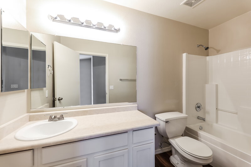 1,955/Mo, 8606 W Las Palmaritas Dr Peoria, AZ 85345 Main Bathroom View