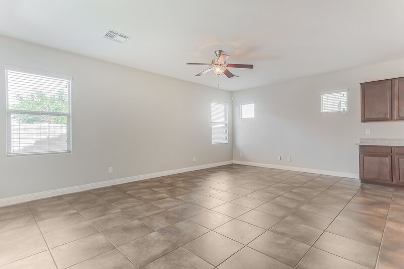 2,300/Mo, 1946 N 55th Place Mesa, AZ 85205 Living Room View