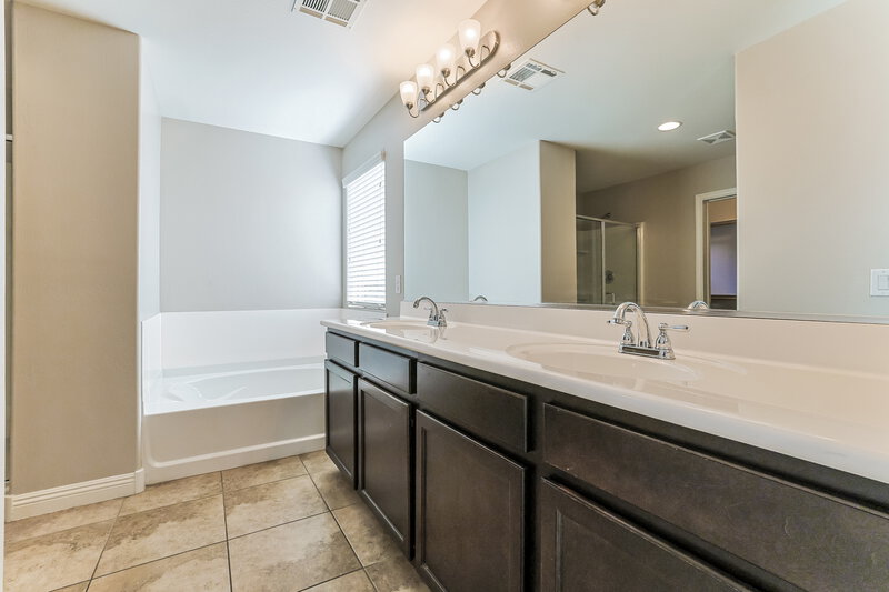 2,570/Mo, 1949 N Arroya Road Mesa, AZ 85205 Main Bathroom View