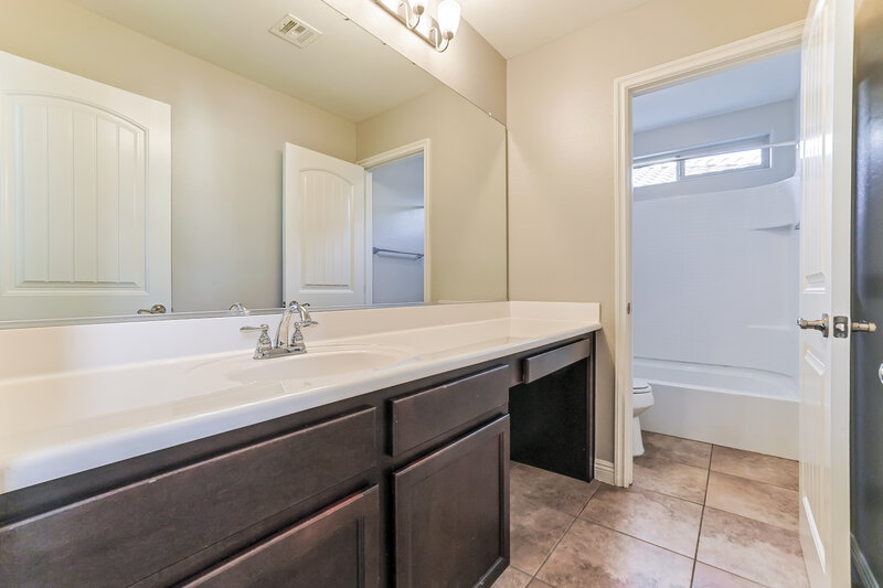 2,570/Mo, 1949 N Arroya Road Mesa, AZ 85205 Bathroom View 2