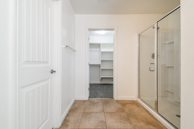 2,340/Mo, 1951 N 55th Place Mesa, AZ 85205 Main Bathroom View 2