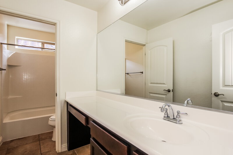 2,210/Mo, 5535 E June Street Mesa, AZ 85205 Main Bathroom View 2