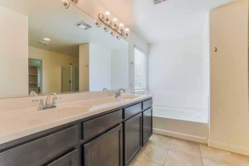 2,395/Mo, 5537 E Jaeger Street Mesa, AZ 85205 Main Bathroom View