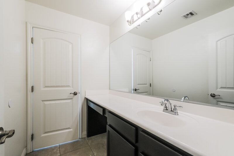 2,520/Mo, 5537 E Jaeger Street Mesa, AZ 85205 Main Bathroom View 2