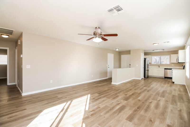 2,095/Mo, 1538 S Danielson Way Chandler, AZ 85286 Living Room View 3