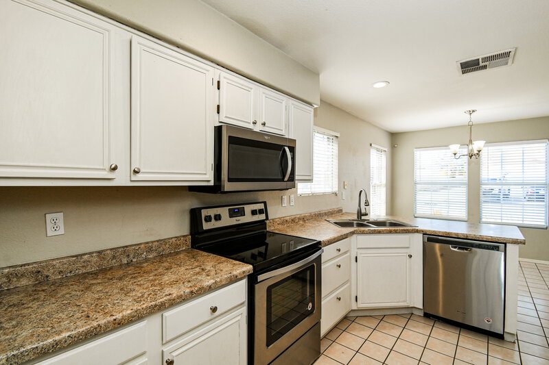 2,135/Mo, 6603 E Northridge St Mesa, AZ 85215 Kitchen View