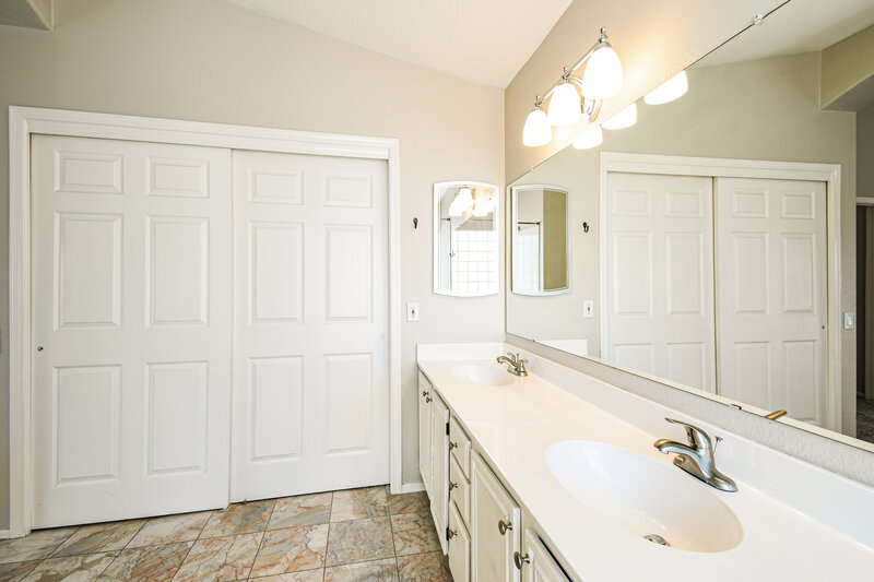 2,135/Mo, 6603 E Northridge St Mesa, AZ 85215 Main Bathroom View 2