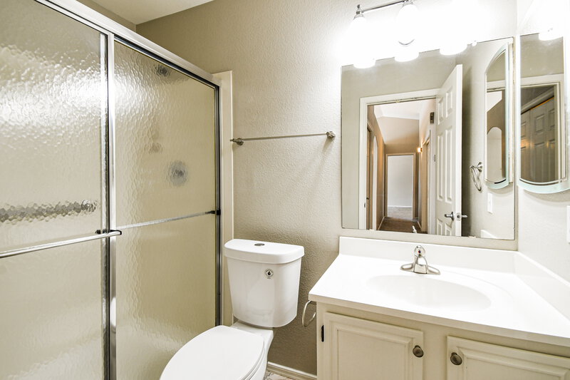 2,135/Mo, 6603 E Northridge St Mesa, AZ 85215 Bathroom View