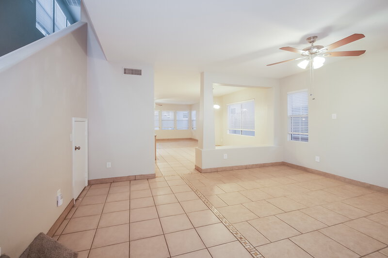 2,285/Mo, 4137 W Maldonado Rd Phoenix, AZ 85041 Living Room View 2