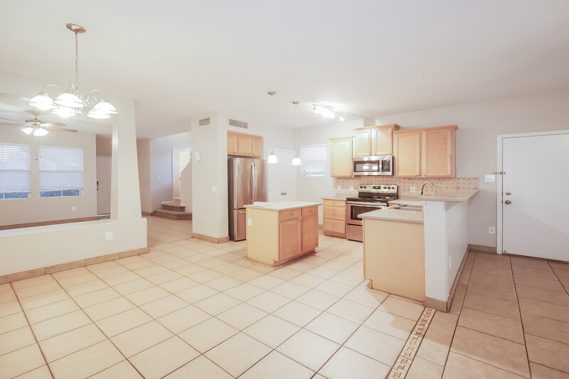 2,285/Mo, 4137 W Maldonado Rd Phoenix, AZ 85041 Dining Room View