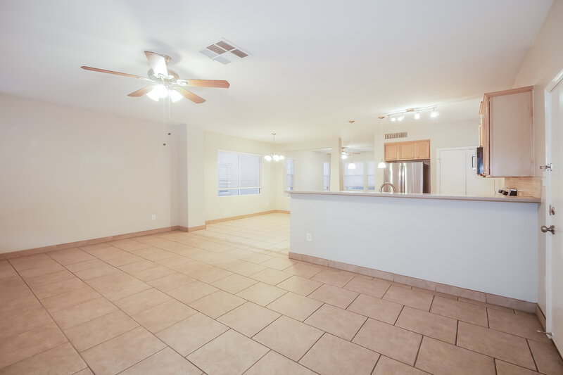 2,285/Mo, 4137 W Maldonado Rd Phoenix, AZ 85041 Family Room View