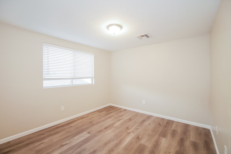 2,285/Mo, 4137 W Maldonado Rd Phoenix, AZ 85041 Bedroom View
