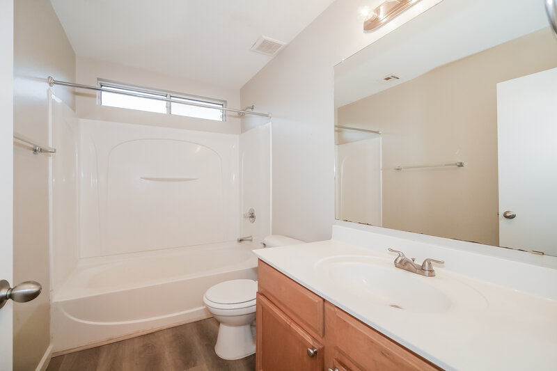 2,285/Mo, 4137 W Maldonado Rd Phoenix, AZ 85041 Bathroom View