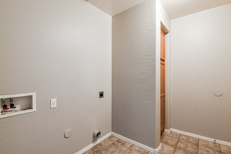 2,125/Mo, 6728 E Riverdale St Mesa, AZ 85215 Laundry Room View