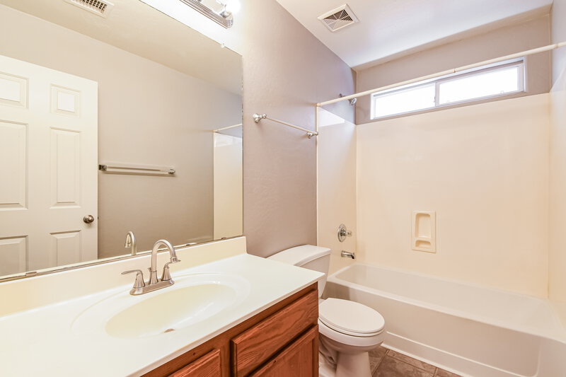 2,125/Mo, 6728 E Riverdale St Mesa, AZ 85215 Bathroom View