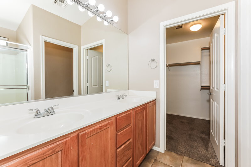 1,755/Mo, 3658 E Alamo St San Tan Valley, AZ 85140 Main Bathroom View