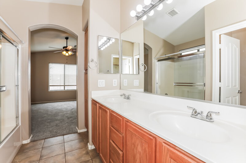 1,755/Mo, 3658 E Alamo St San Tan Valley, AZ 85140 Main Bathroom View 2