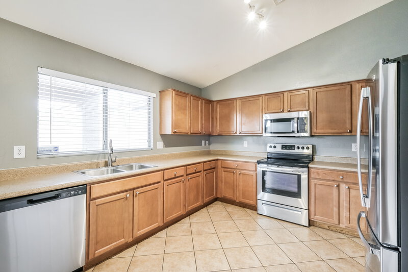 2,095/Mo, 9548 W Miami St Tolleson, AZ 85353 Kitchen View