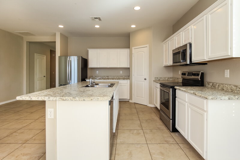 2,185/Mo, 17221 W Hammond St Goodyear, AZ 85338 Kitchen View
