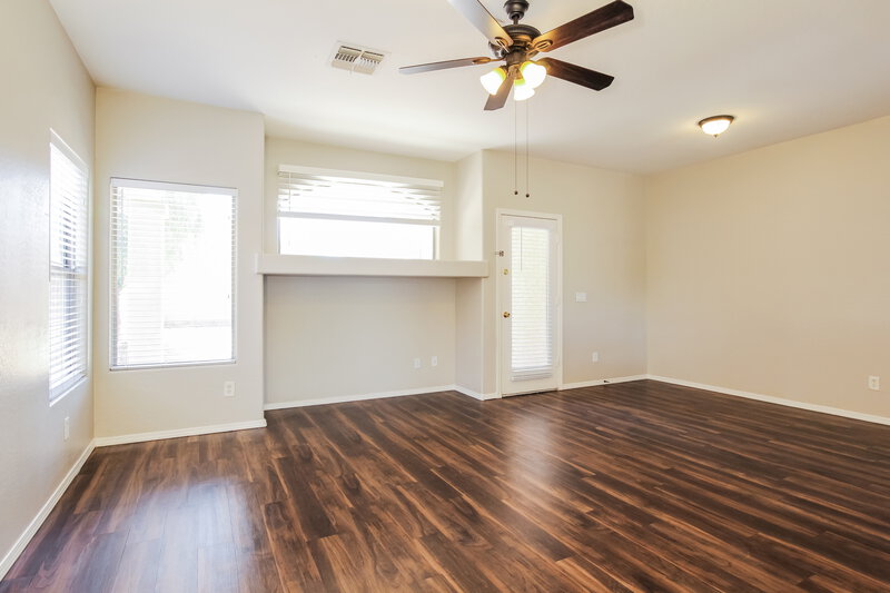 1,915/Mo, 12917 W Aster Dr El Mirage, AZ 85335 Living Room View