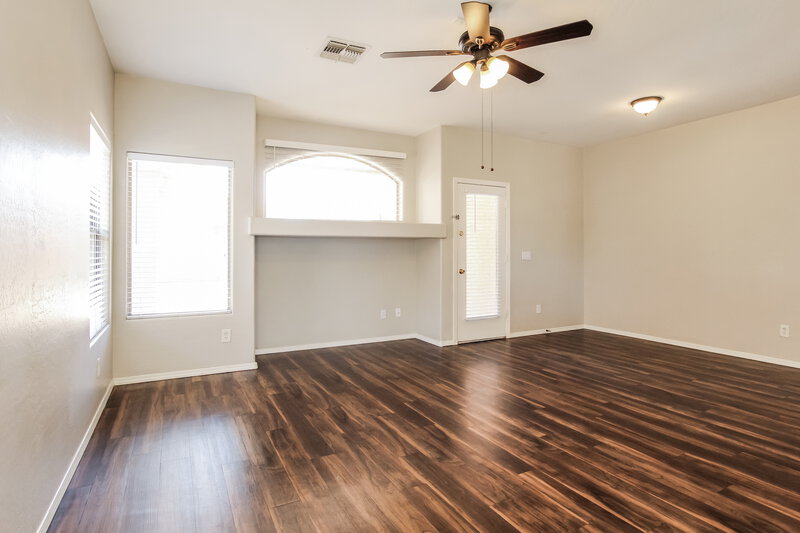 1,705/Mo, 12917 W Aster Dr El Mirage, AZ 85335 Living Room View