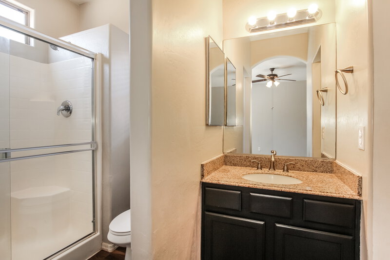 1,705/Mo, 12917 W Aster Dr El Mirage, AZ 85335 Main Bathroom View