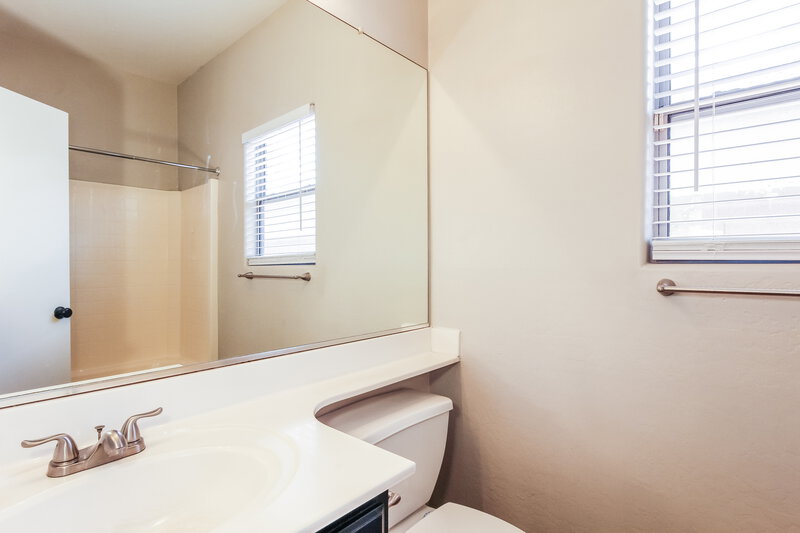 1,915/Mo, 12917 W Aster Dr El Mirage, AZ 85335 Bathroom View