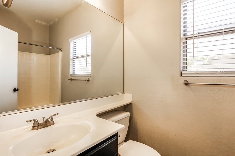1,705/Mo, 12917 W Aster Dr El Mirage, AZ 85335 Bathroom View