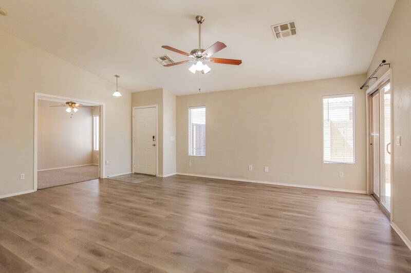 0/Mo, 11338 W Crestbrook Dr Surprise, AZ 85378 Living Room View 2