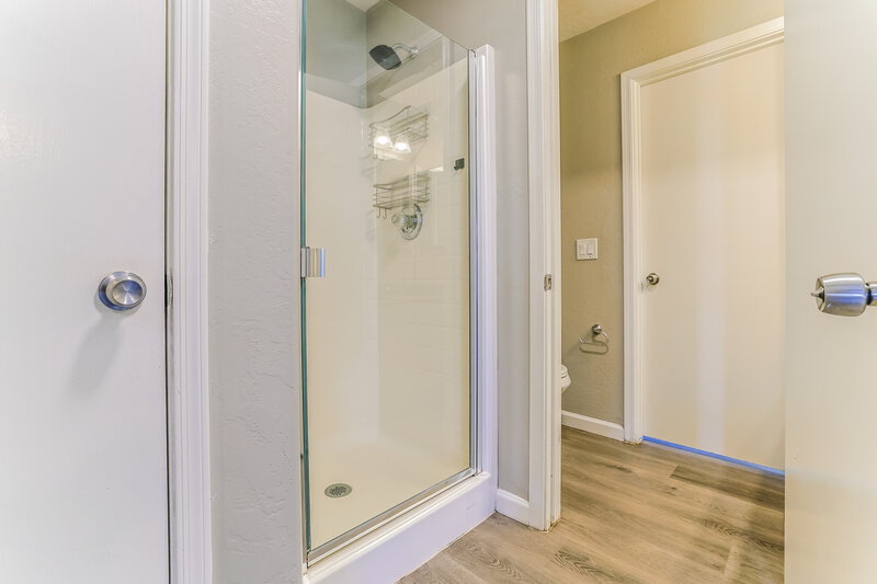 1,925/Mo, 12031 W Dahlia Dr El Mirage, AZ 85335 Main Bathroom View