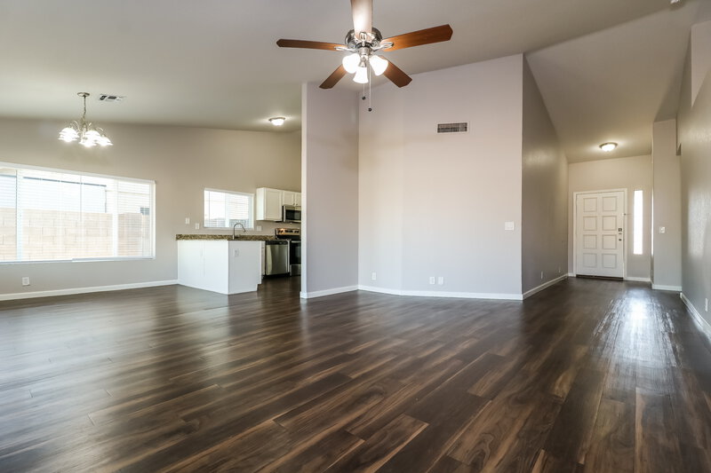 1,835/Mo, 10258 W Pasadena Ave Glendale, AZ 85307 Living Room View