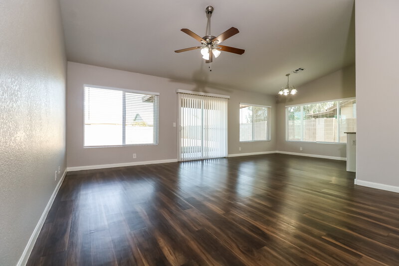 1,835/Mo, 10258 W Pasadena Ave Glendale, AZ 85307 Living Room View 2