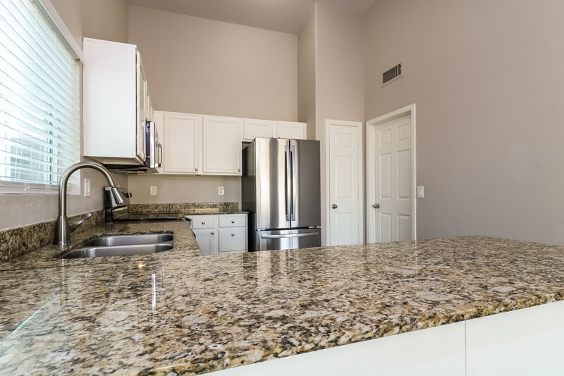 1,835/Mo, 10258 W Pasadena Ave Glendale, AZ 85307 Kitchen View