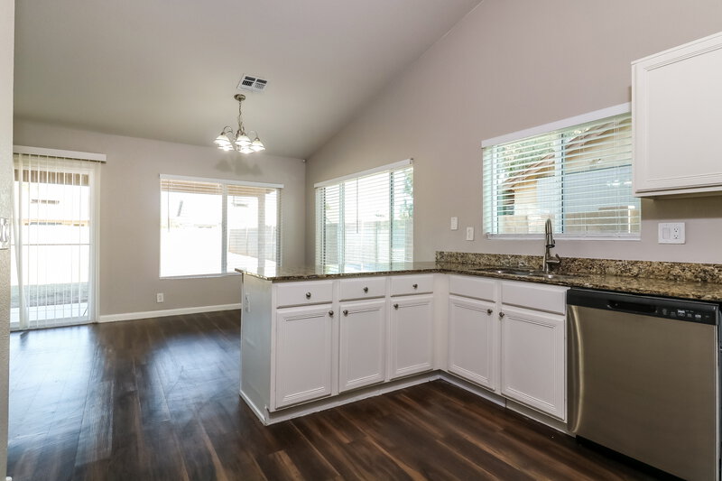 1,835/Mo, 10258 W Pasadena Ave Glendale, AZ 85307 Kitchen View 2