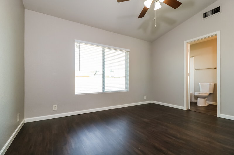 1,835/Mo, 10258 W Pasadena Ave Glendale, AZ 85307 Main Bedroom View