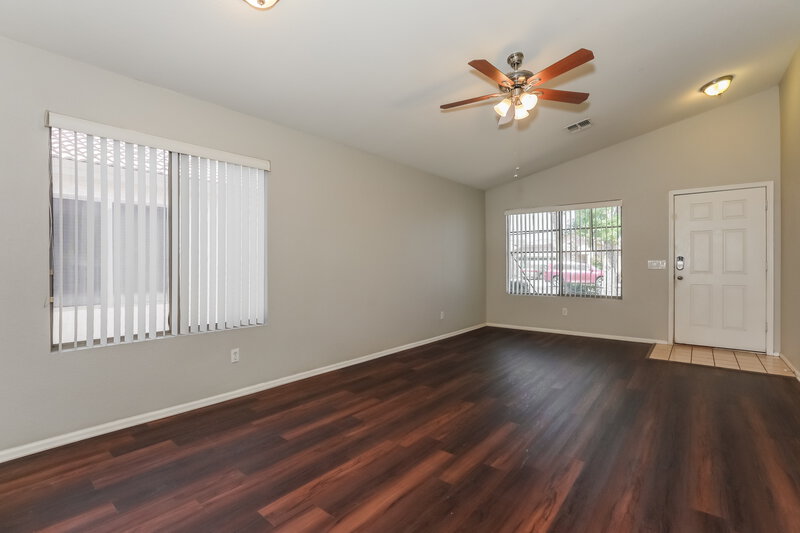 1,840/Mo, 1069 E Nardini St San Tan Valley, AZ 85140 Living Room View