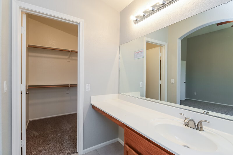 1,870/Mo, 1069 E Nardini St San Tan Valley, AZ 85140 Master Bathroom View