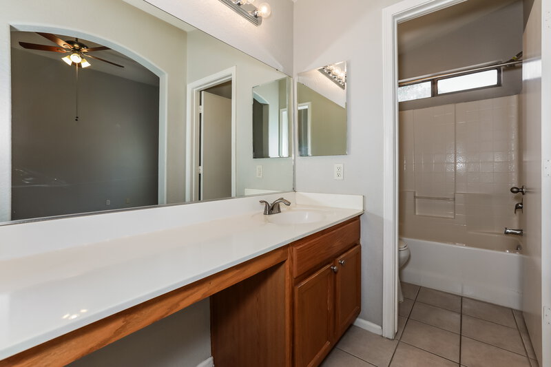 1,840/Mo, 1069 E Nardini St San Tan Valley, AZ 85140 Main Bathroom View