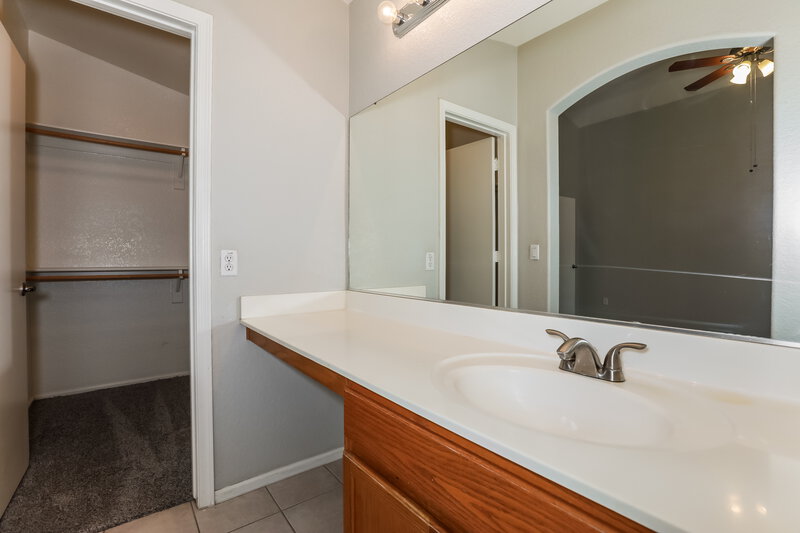 1,840/Mo, 1069 E Nardini St San Tan Valley, AZ 85140 Main Bathroom View 2