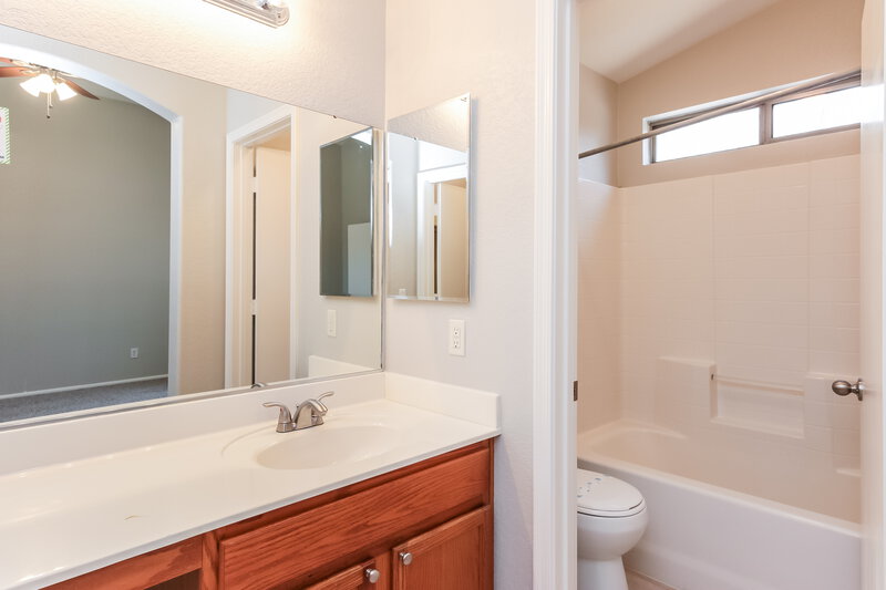 1,870/Mo, 1069 E Nardini St San Tan Valley, AZ 85140 Bathroom View