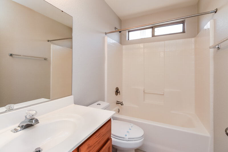 1,870/Mo, 1069 E Nardini St San Tan Valley, AZ 85140 Bathroom View 2